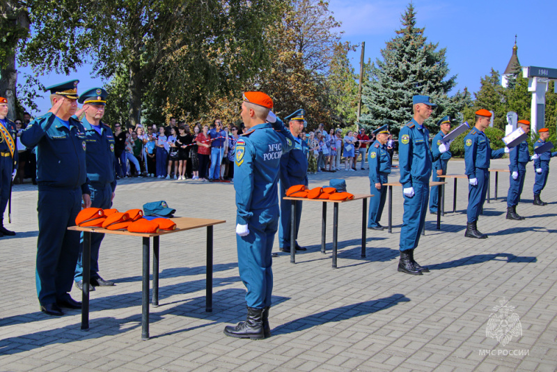 «Служу России, служу народу!»: курсанты Донецкого института противопожарной службы МЧС России произнесли слова Присяги