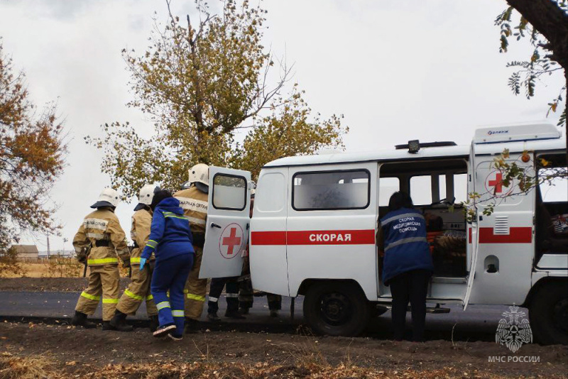 Сотрудники МЧС пгт Старобешево оказали помощь при ДТП