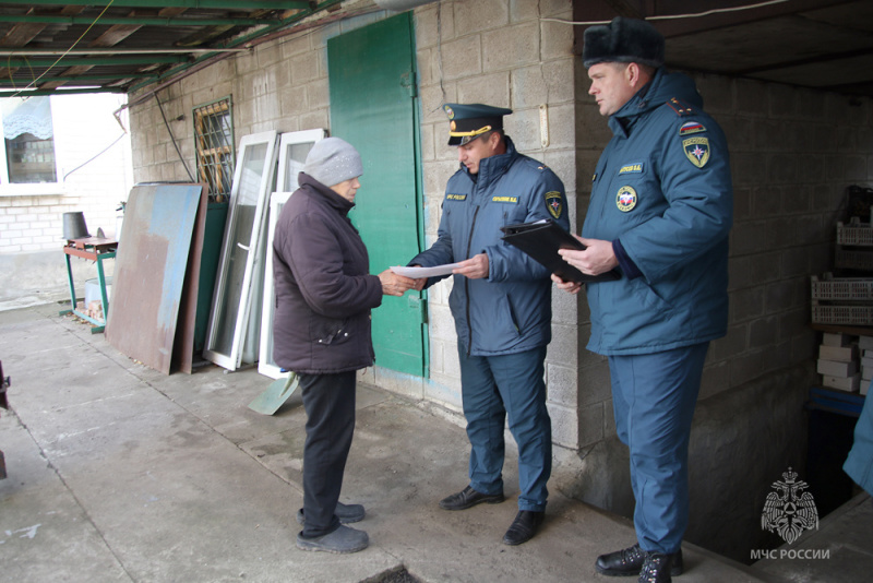 Безопасная эксплуатация печи: профилактический рейд в Волновахе