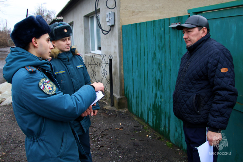 Праздники под присмотром: сотрудники МЧС в «новогодние каникулы» проводят профилактические рейды