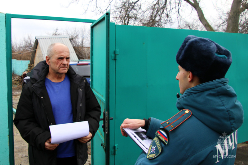 Праздники под присмотром: сотрудники МЧС в «новогодние каникулы» проводят профилактические рейды