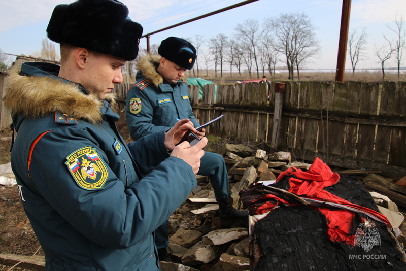 В Старобешевском районе на пожаре погибли женщина и ребёнок