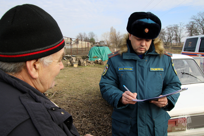 В Старобешевском районе на пожаре погибли женщина и ребёнок