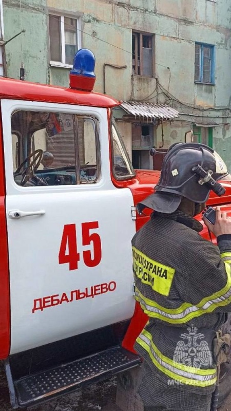 В Дебальцево на пожаре погиб мужчина, пятерых жителей пятиэтажки спасли