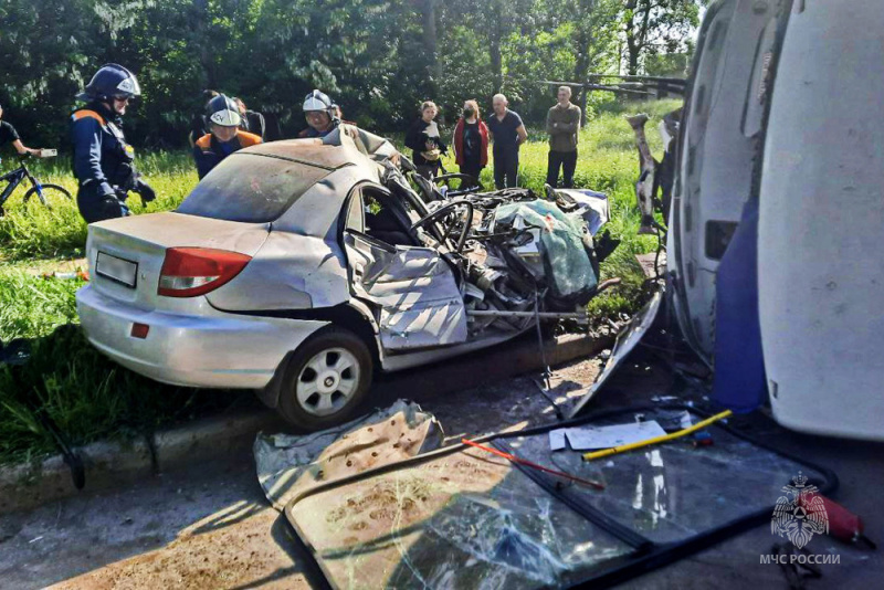 В Донецке в результате ДТП два человека погибли, трое - пострадали