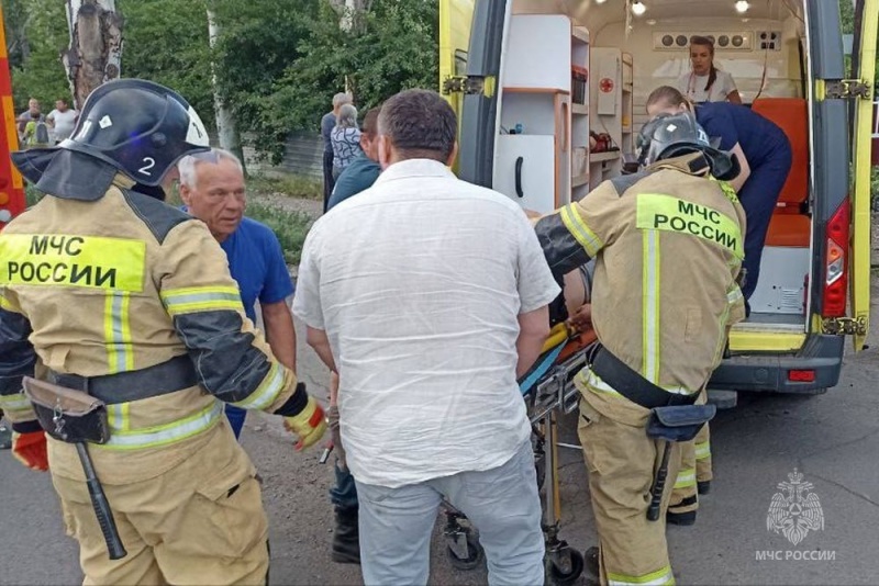 Сотрудники МЧС г. Снежное оказали помощь при ДТП