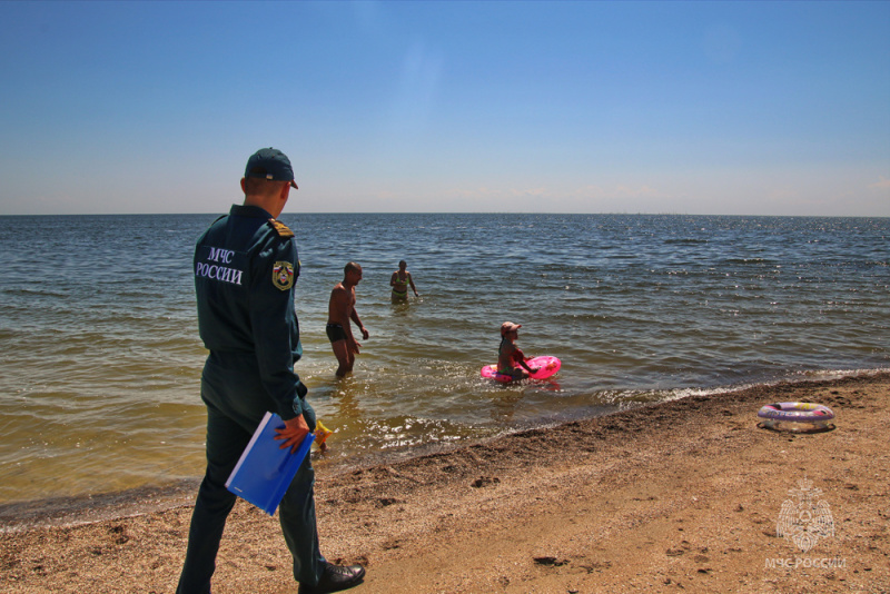 «Дети у моря – смотри в оба!»: рейд на пляже в Безыменном